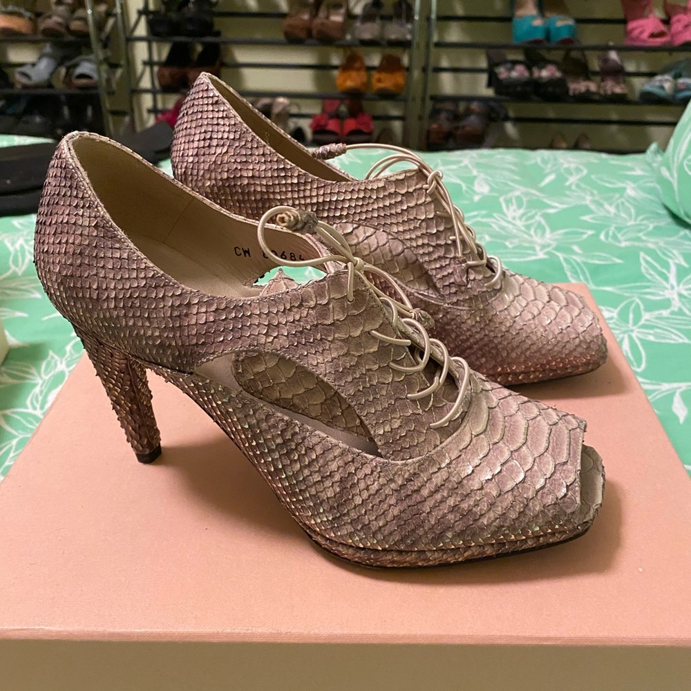 Gently Used Stuart Weitzman Heels - image 1